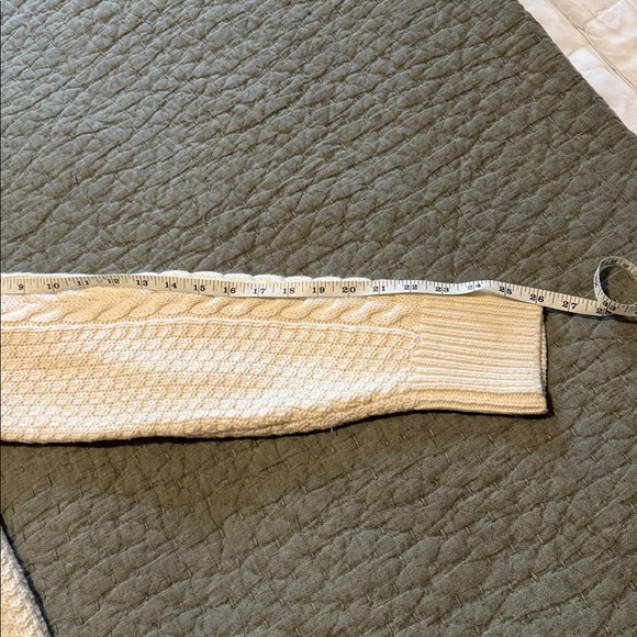 Abercrombie and Fitch Cable Knit Cream Sweater - Picture 7 of 8